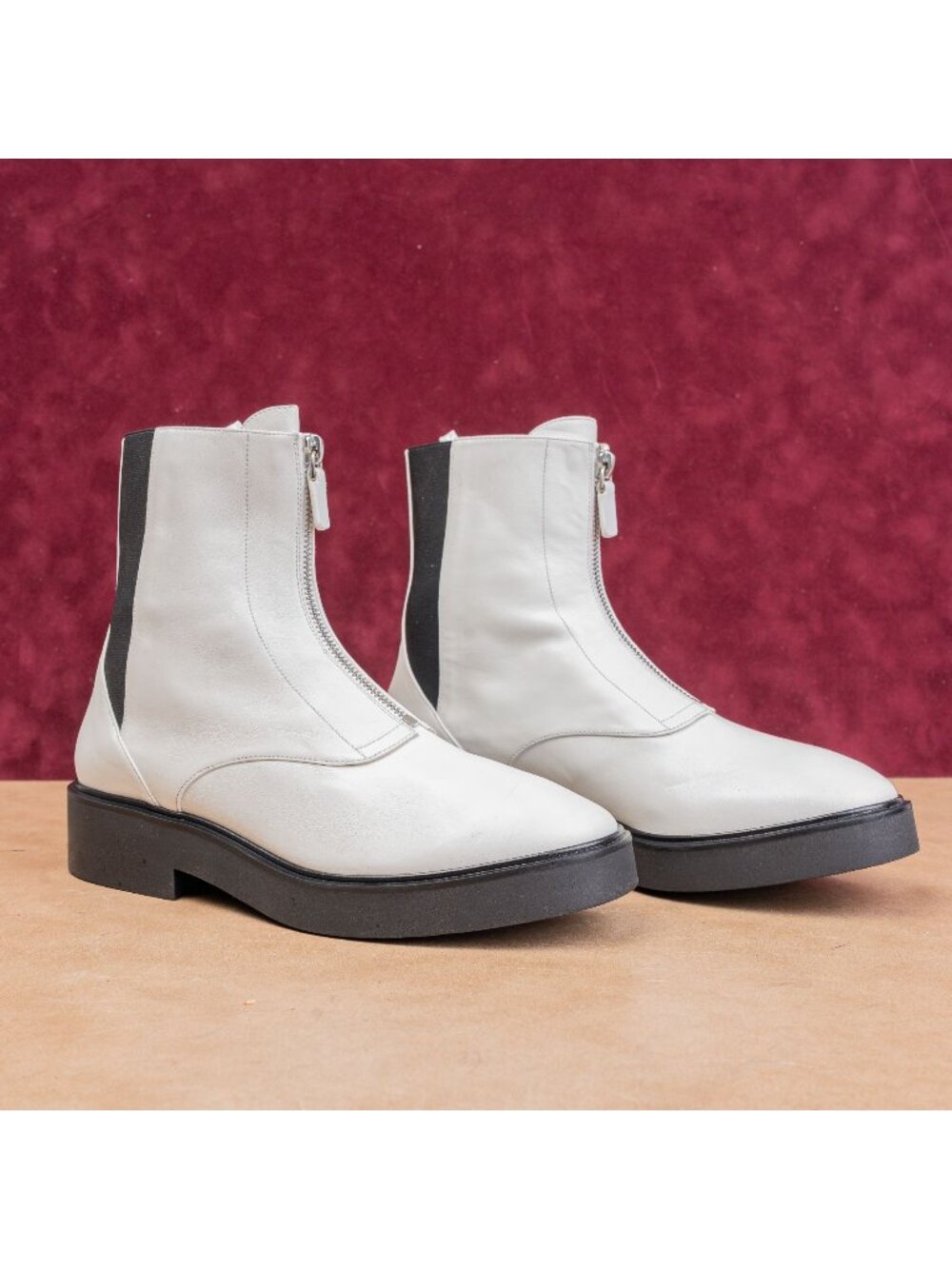 Stuart Weitzman Women Lodge White Leather Front Zip Ankle Boots size 7.5